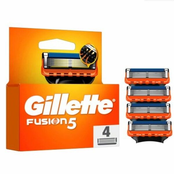 Confezione di lame di ricambio Gillette Fusion5 con 4 lame. Confezione arancione con nome del prodotto e numero. 4 lame di ricambio accanto.