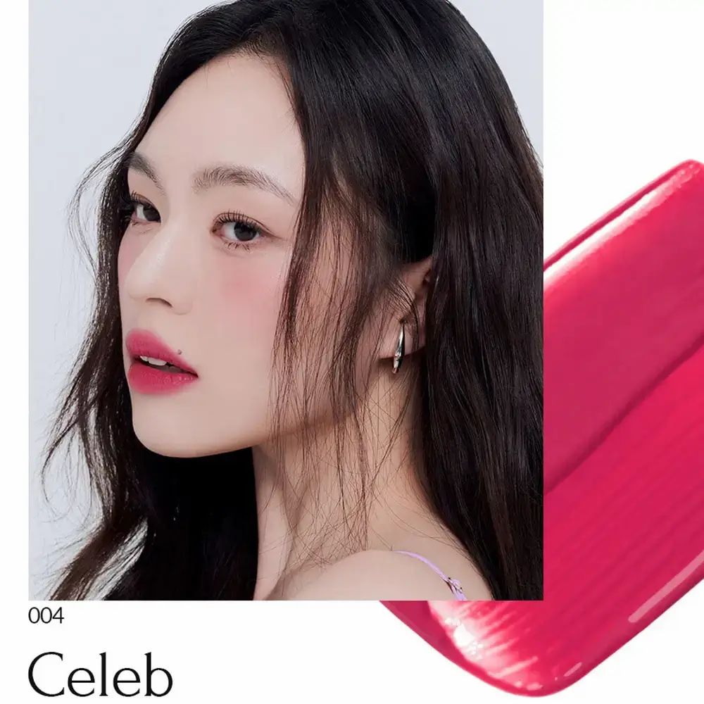 Volto di donna con rossetto. Macchia di colore a destra. Sotto: "004 Celeb".