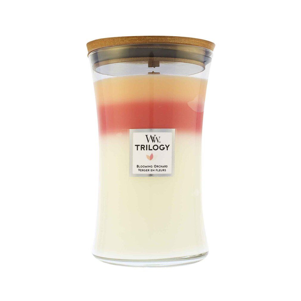 Candela profumata a tre colori con stoppino in legno. Contenitore in vetro con coperchio. Etichetta "Trilogy" e "Blooming Orchard".