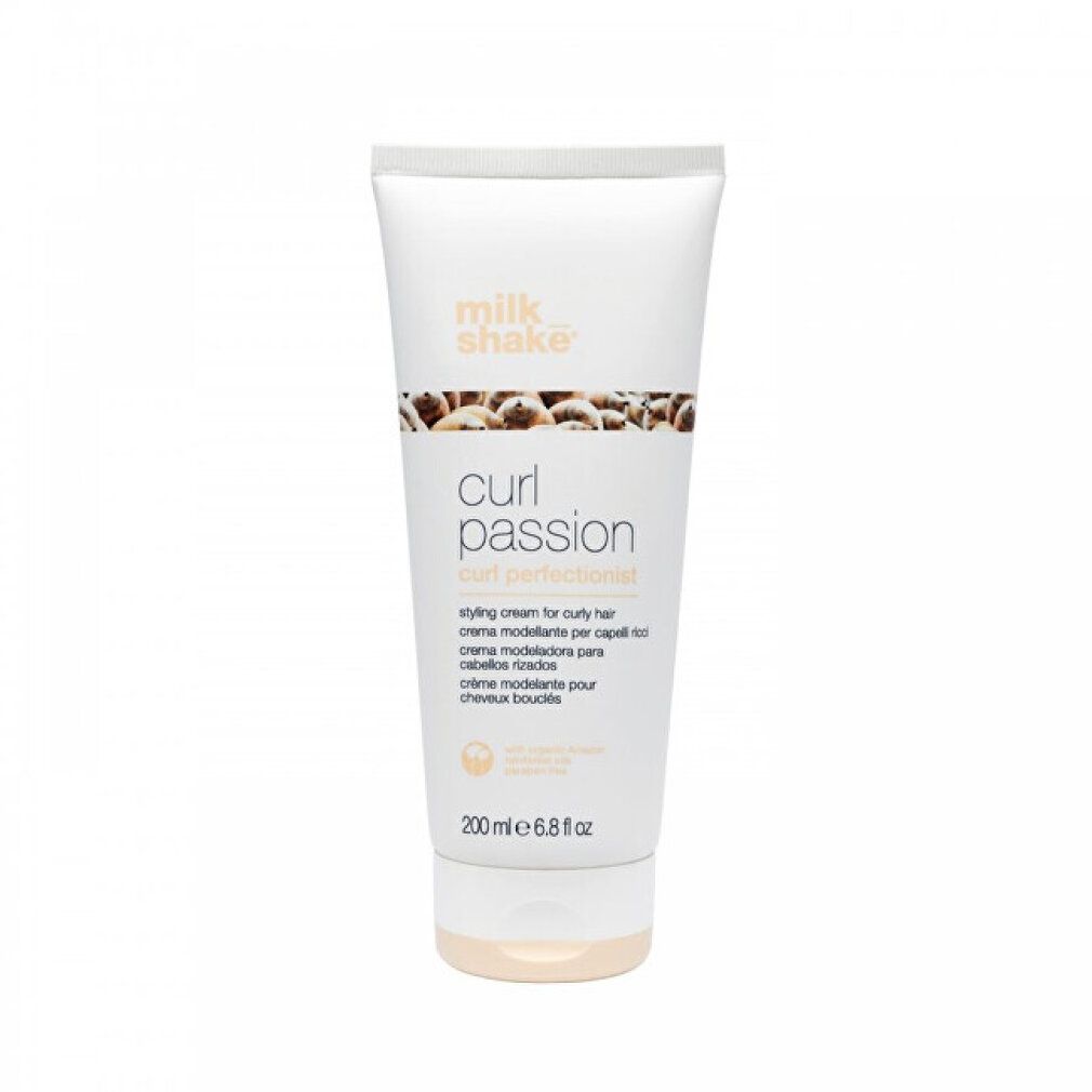 Tubo bianco con scritta "milk shake" e "curl passion". Crema modellante per capelli ricci. 200 ml.