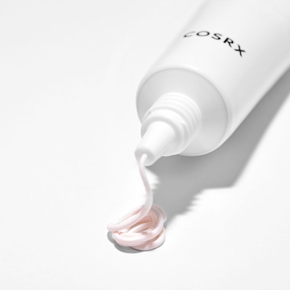 COSRX AC Collection Ultimate Spot Cream con un campione su sfondo bianco.