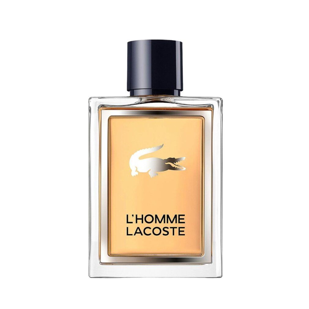 Flacone rettangolare con liquido ambrato. Logo coccodrillo. Testo: L'HOMME LACOSTE. Tappo nero.