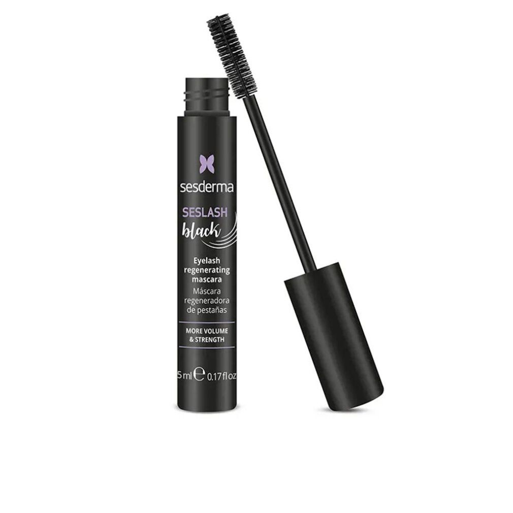 Tubo di mascara nero con spazzola. Sesderma Seslash Black, testo sul tubo. Su sfondo bianco.