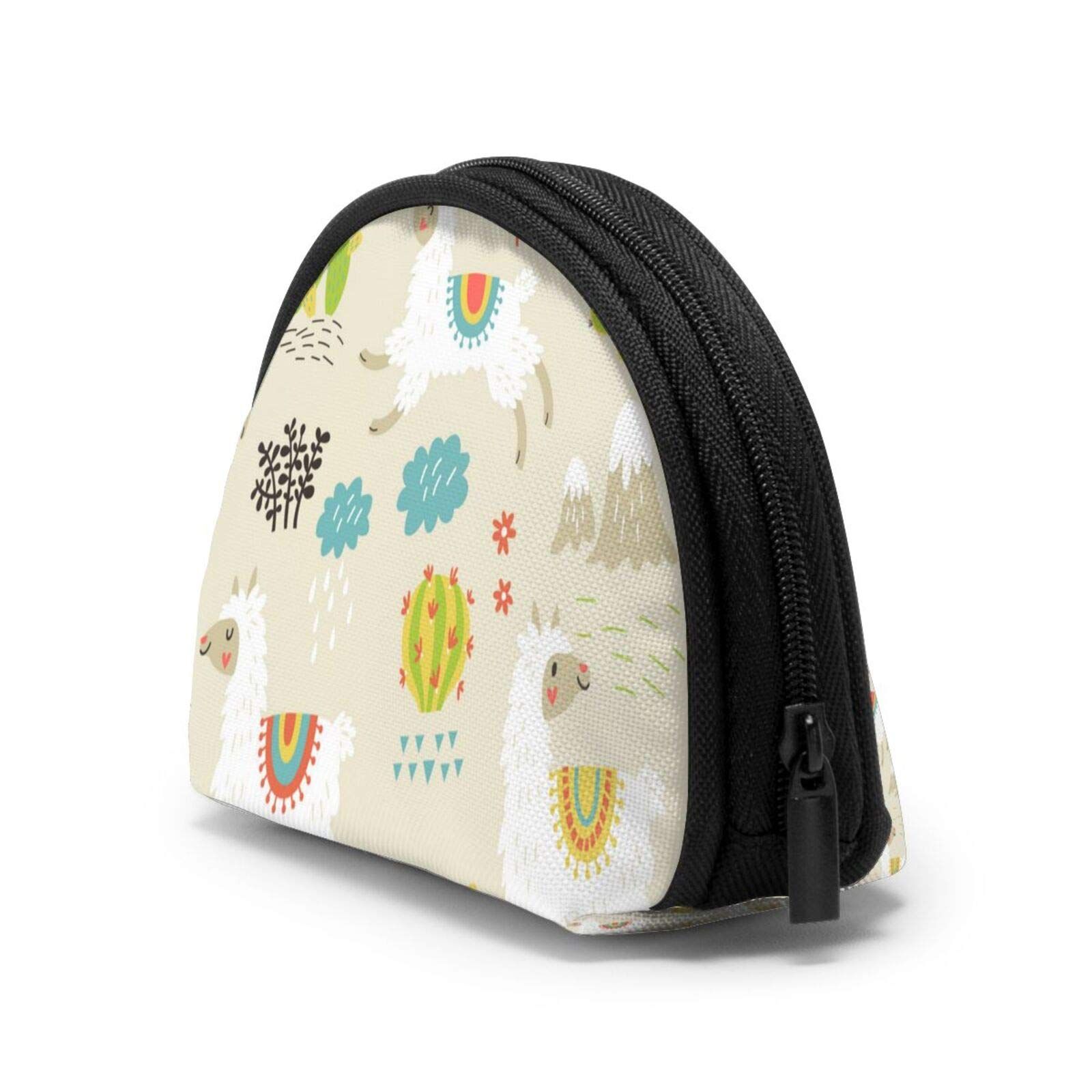 Borsa cosmetica con motivo lama, cerniera nera. Sfondo beige con illustrazioni di lama, cactus e montagne.