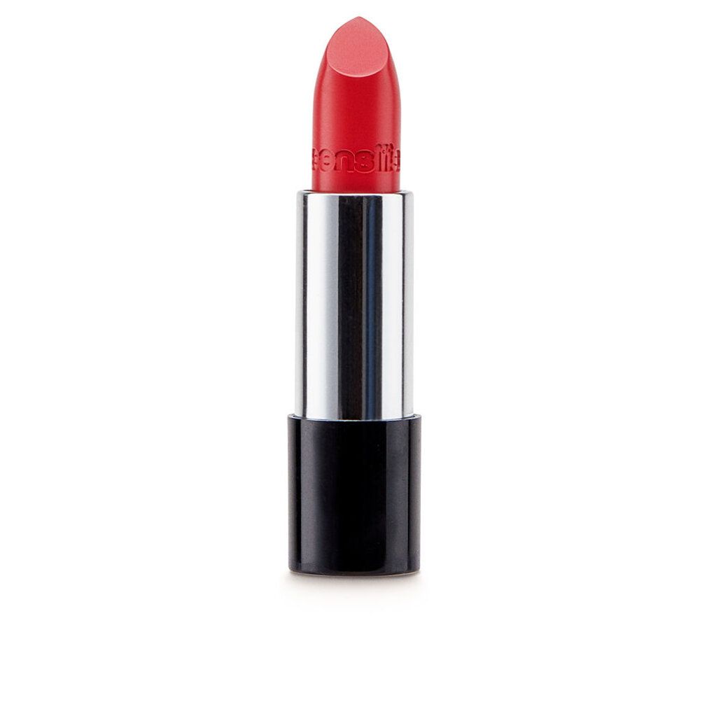 Rossetto rosso. Astuccio argentato con base nera. Marchio Sensilis visibile sul rossetto.