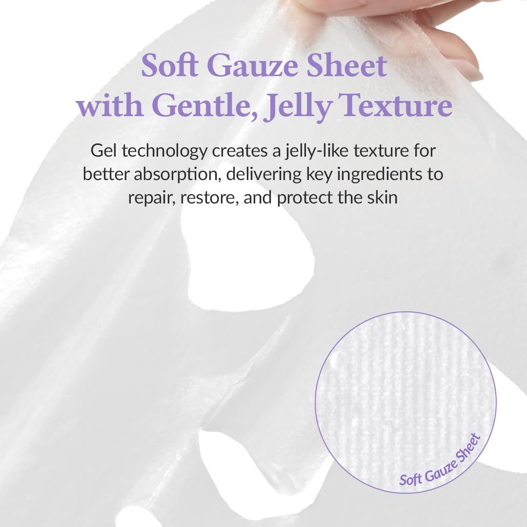 Mani che tengono una maschera facciale trasparente. Testo: Soft Gauze Sheet with Gentle, Jelly Texture. Texture gel per un migliore assorbimento.