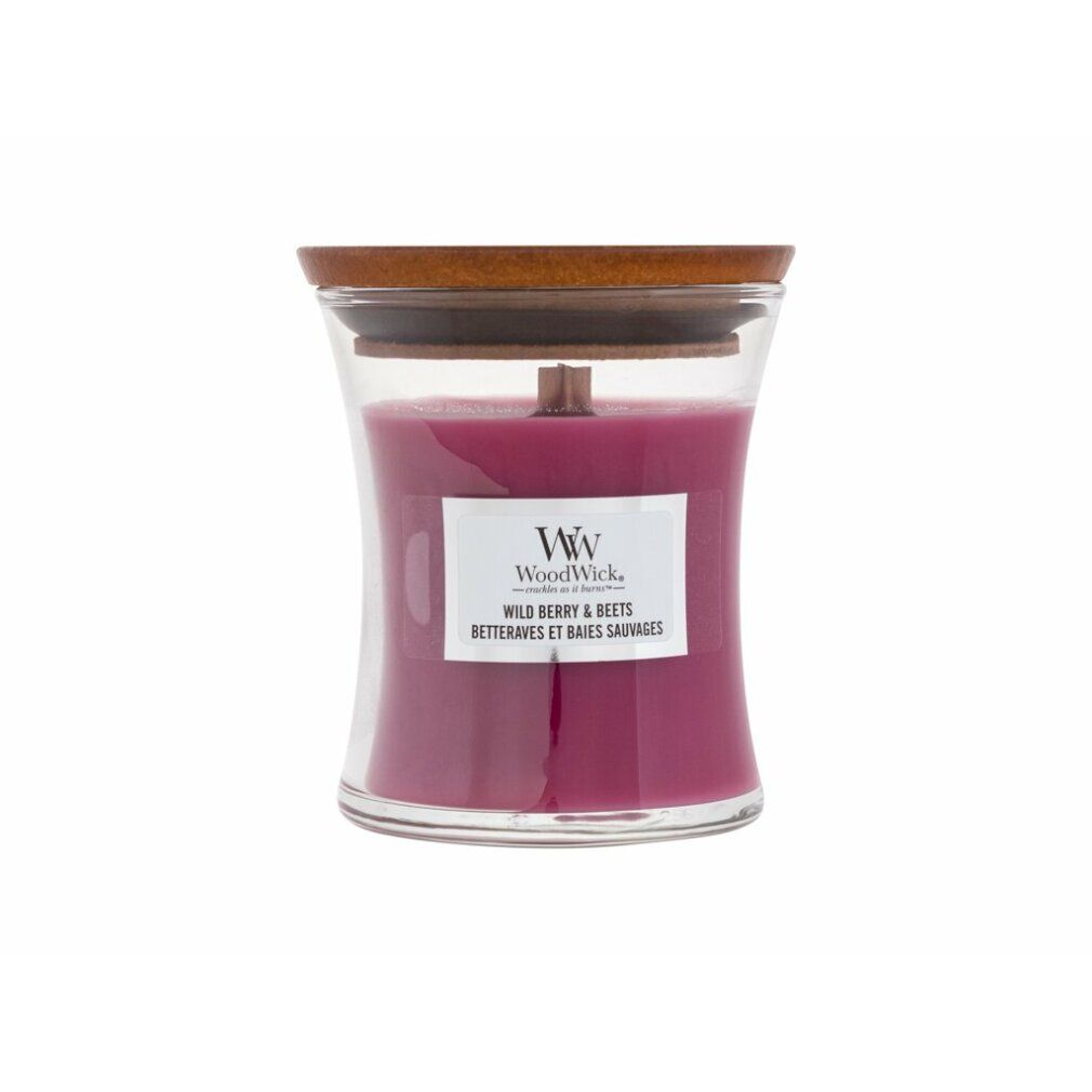 Candela a clessidra con coperchio in legno. Etichetta 'Wild Berry & Beets'.