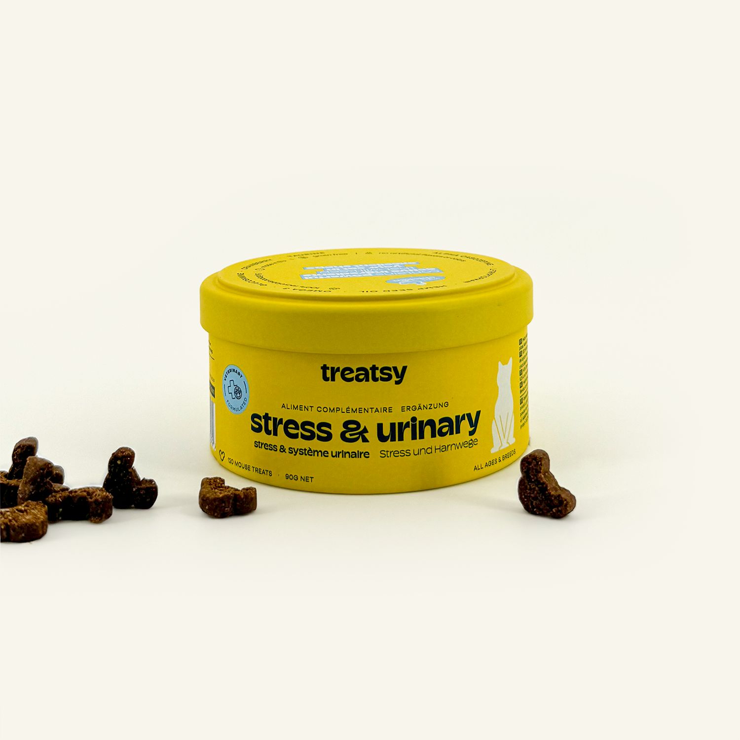 Barattolo giallo con scritta e snack marroni a forma di gatto accanto.