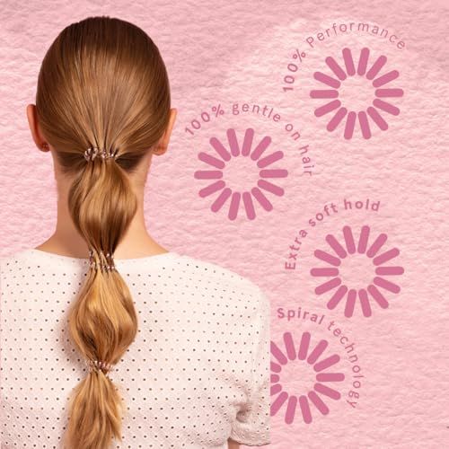 Donna con coda di cavallo fissata con elastici a spirale. Sfondo rosa con testo: 100% gentle on hair, Extra soft hold, Spiral technology.