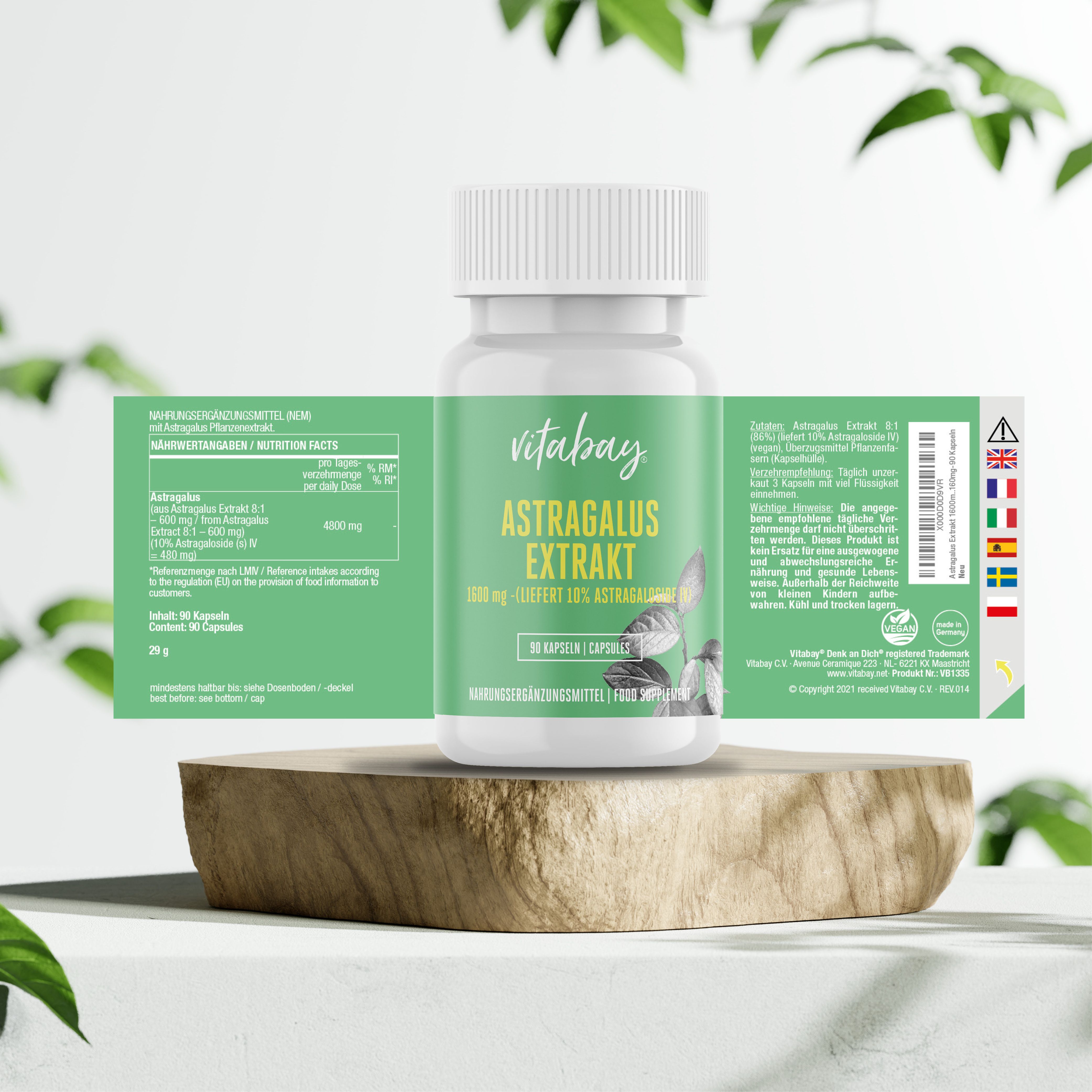 Capsula Vitabay Astragalus Estratto su piedistallo di legno.