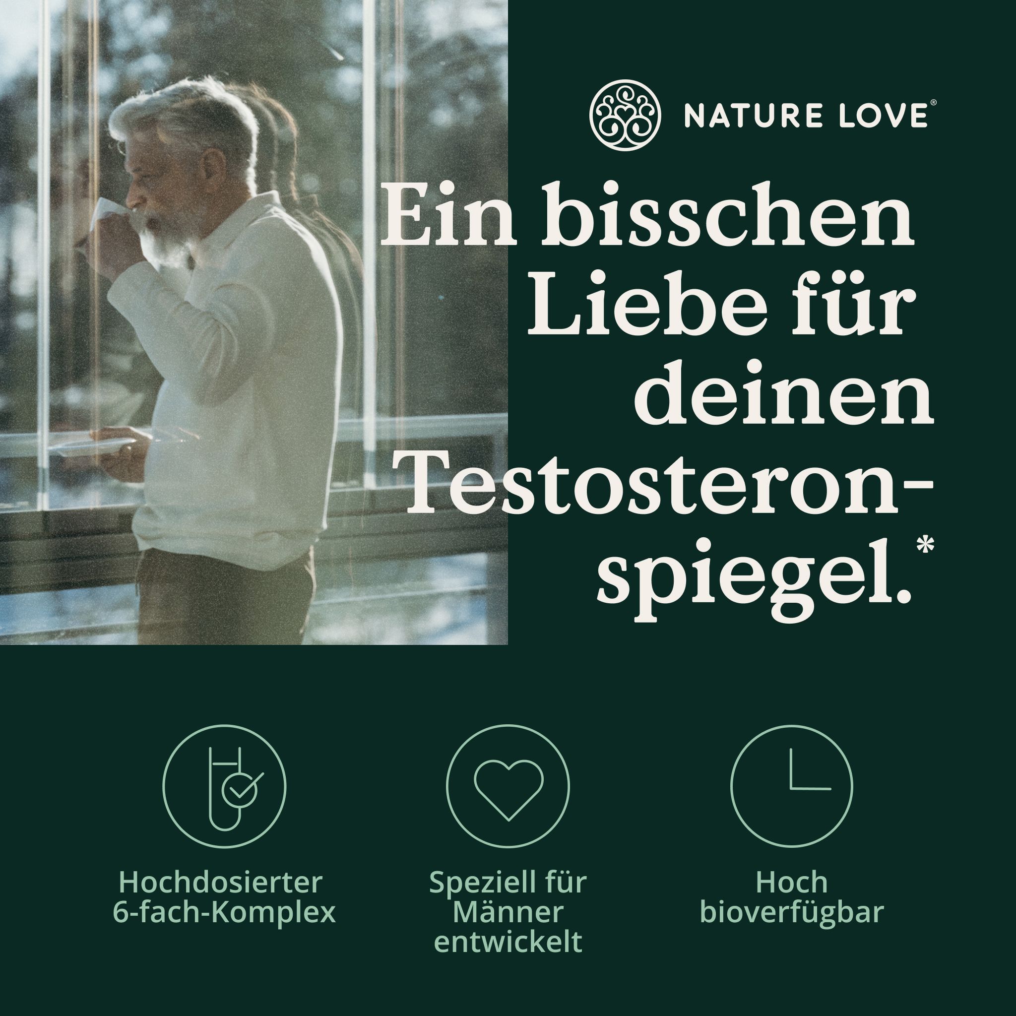 Uomo anziano che beve caffè. Testo: Complesso 6 volte più dosato, appositamente sviluppato per gli uomini, altamente biodisponibile.