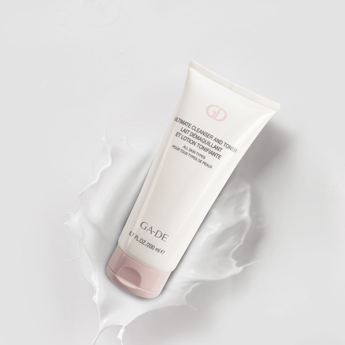 Tubo bianco-rosa. Scritta: Ultimate Cleanser and Toner, Ga-De. 200 ml.