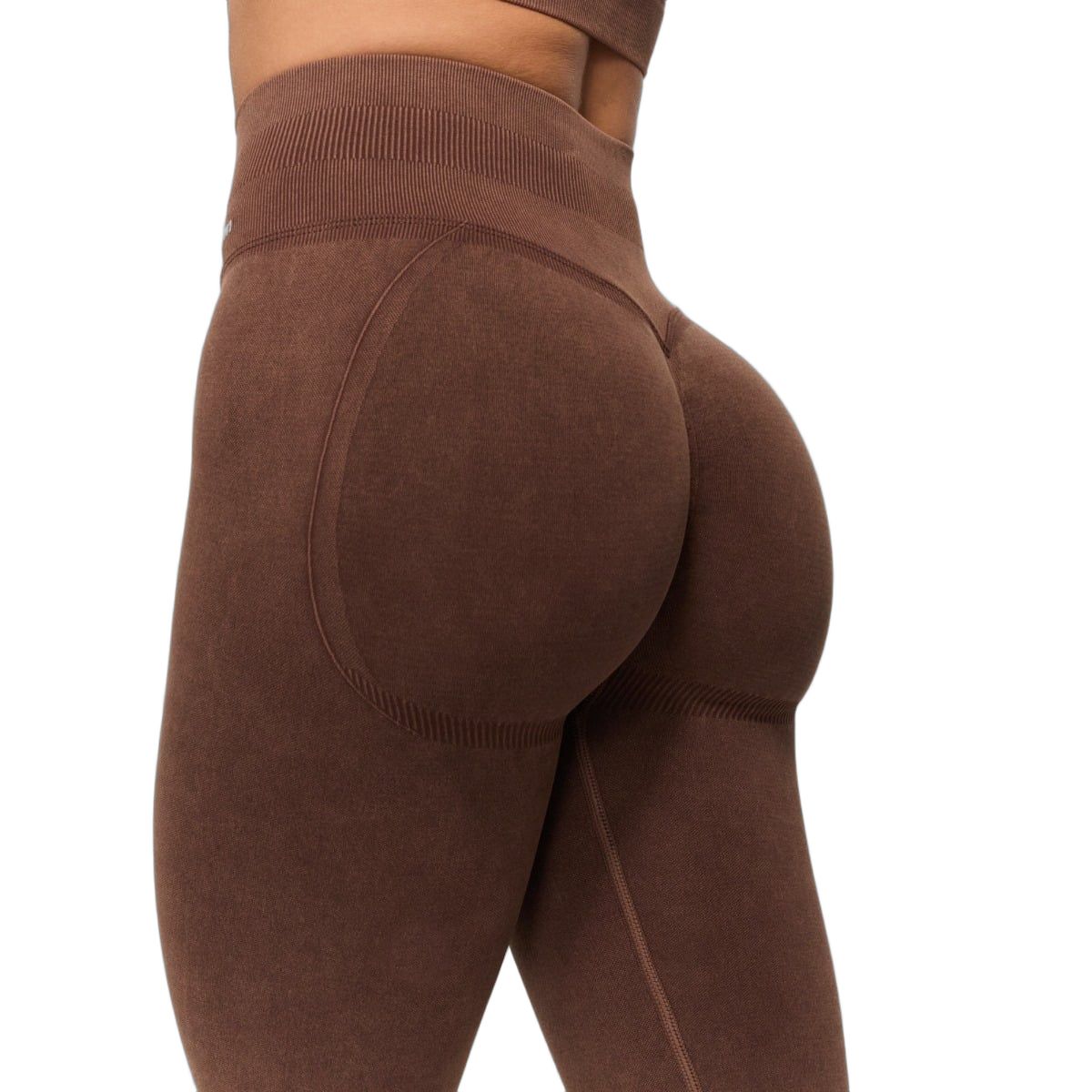 Primo piano della parte posteriore di leggings marroni senza cuciture a vita alta con effetto push-up.