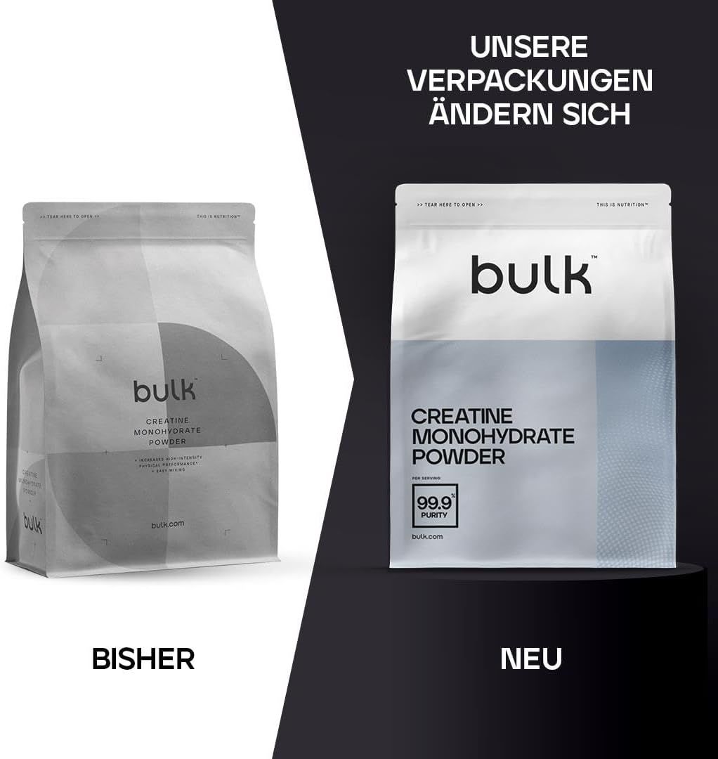 Due sacchetti di polvere di creatina monoidrato. A sinistra: confezione precedente. A destra: nuova confezione con logo Bulk e informazioni.