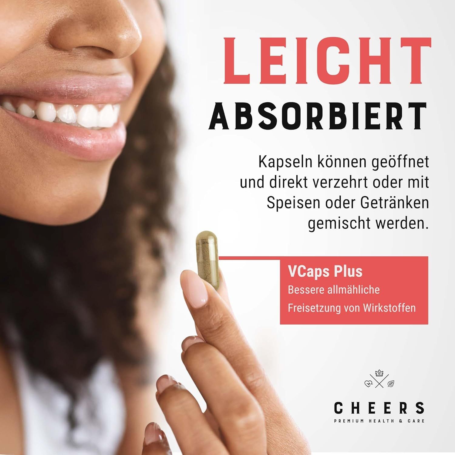 Donna tiene capsula. Testo: Le capsule possono essere aperte e consumate. Vcaps Plus.