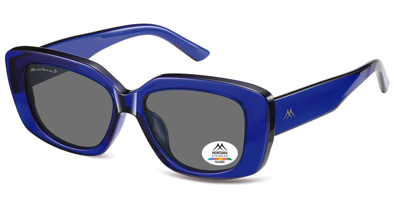 Occhiali da sole blu con lenti grigie. Un adesivo con il logo Montana Eyewear è sulla lente destra. Gli occhiali sono leggermente inclinati.