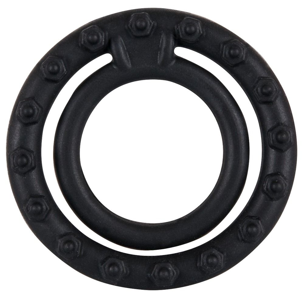 Anello fallico nero con anello scrotale. L'anello esterno ha dei rilievi. L'anello interno è liscio.