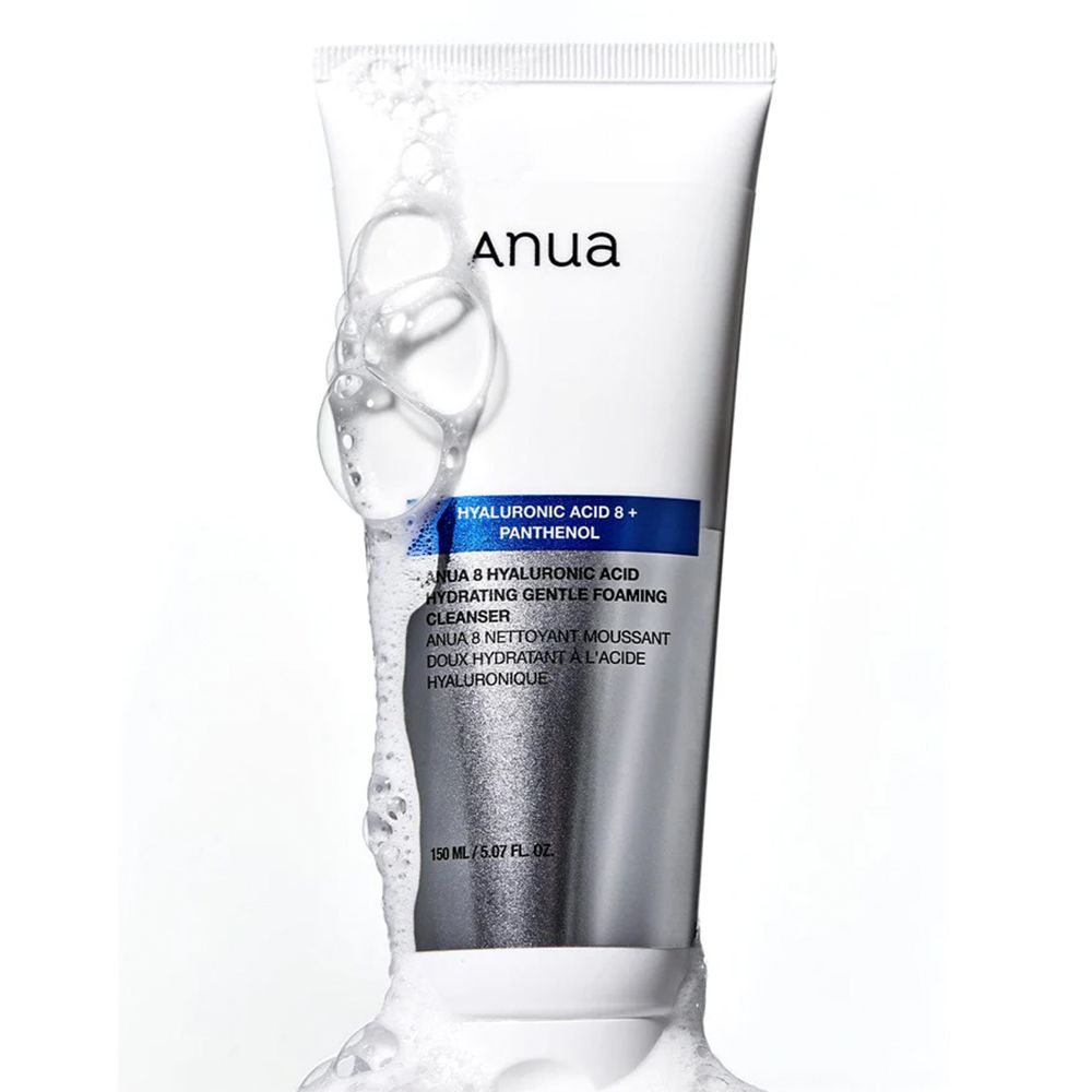 Tubo ANUA con schiuma e bolle, che suggeriscono idratazione.