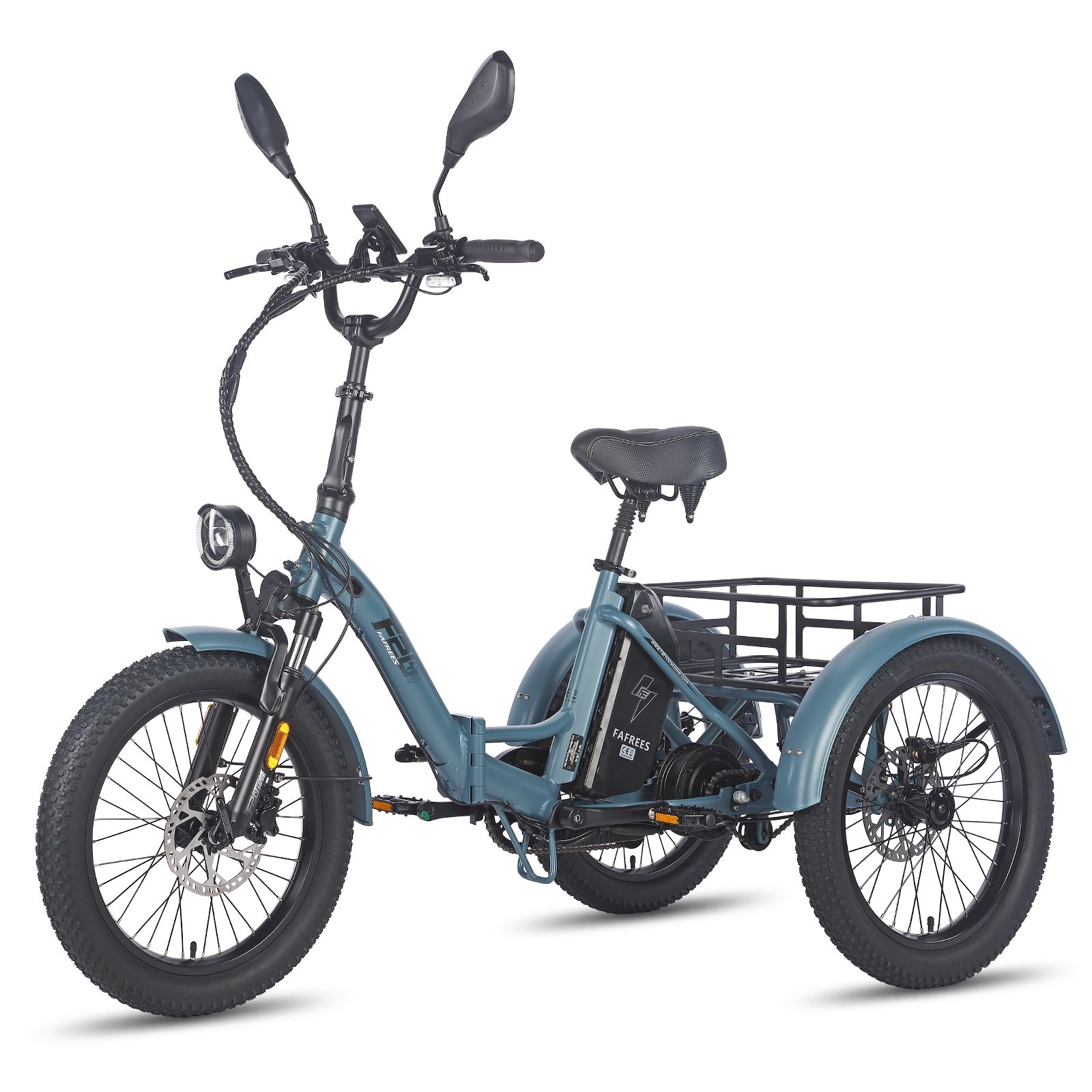 Triciclo elettrico blu. Pneumatici neri, cestino posteriore. Specchietti, faro e display. Scatola batteria con scritta.