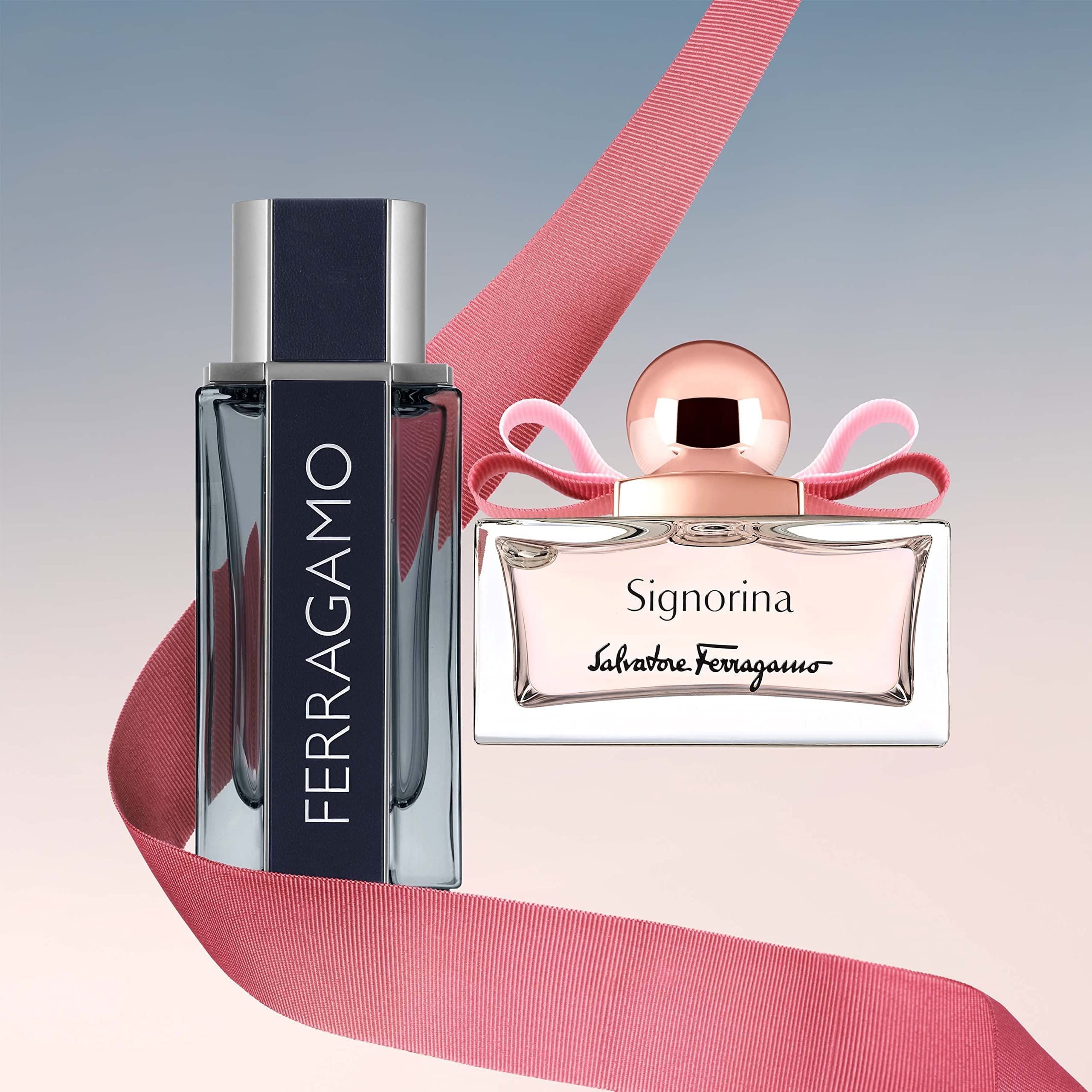 Due flaconi di profumo. Signorina Eau de Parfum e un flacone rettangolare con etichetta blu. Nastro rosa.
