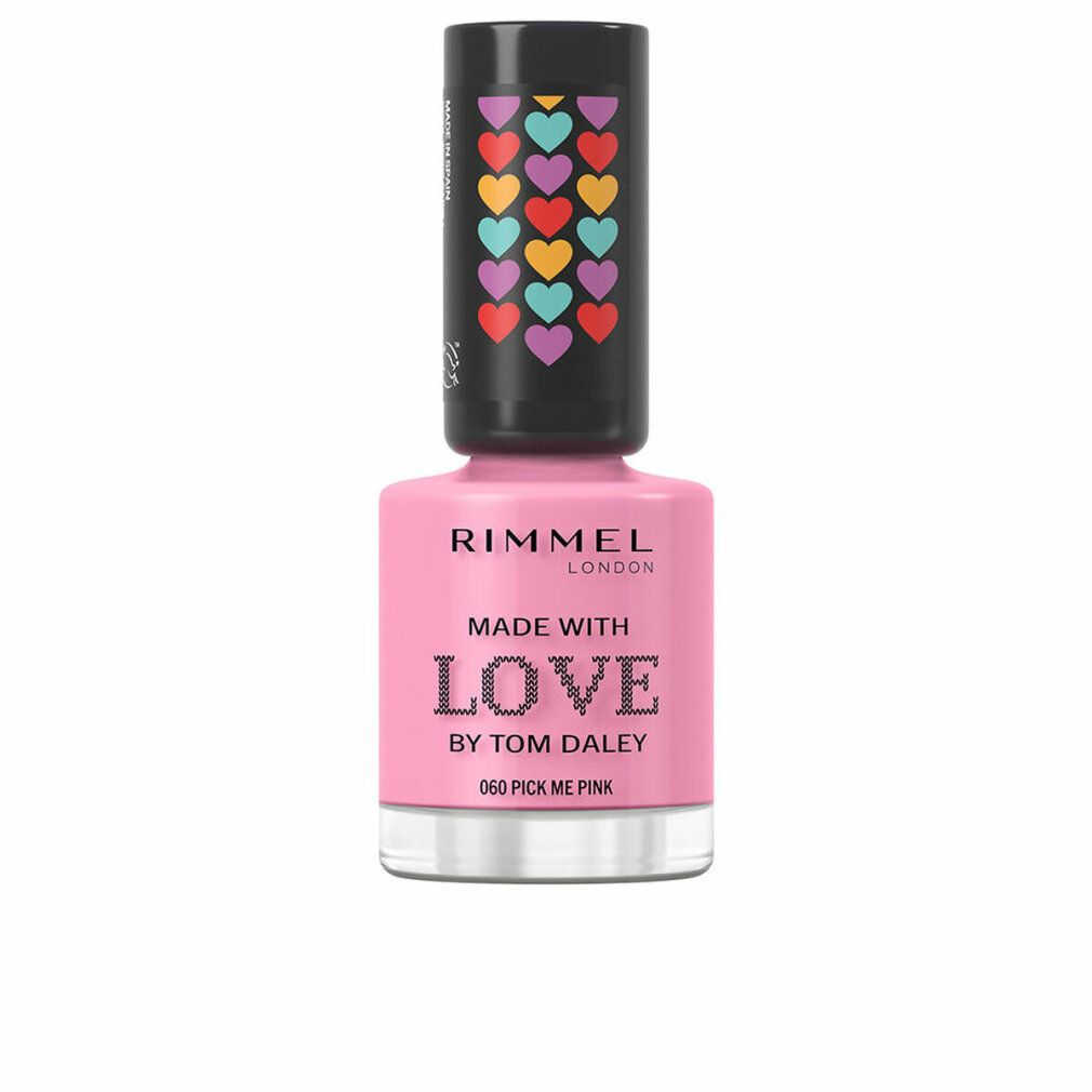 Flacone di smalto rosa con tappo nero. Cuori colorati sul tappo. "Rimmel London" e "Made with Love" sul flacone.