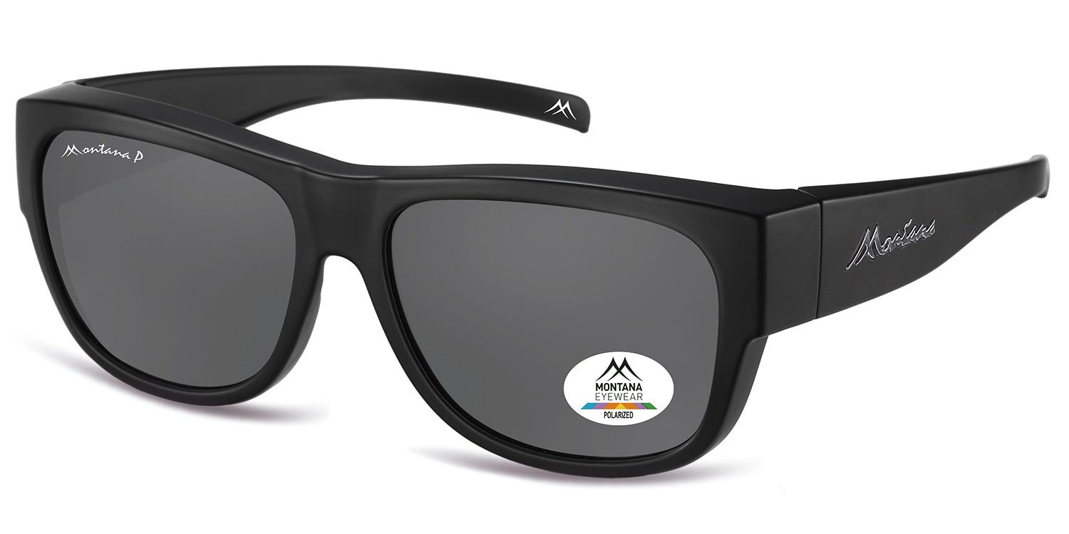 Occhiali da sole neri. Logo Montana Eyewear ed etichetta polarizzata. Montatura ampia, protezione laterale.