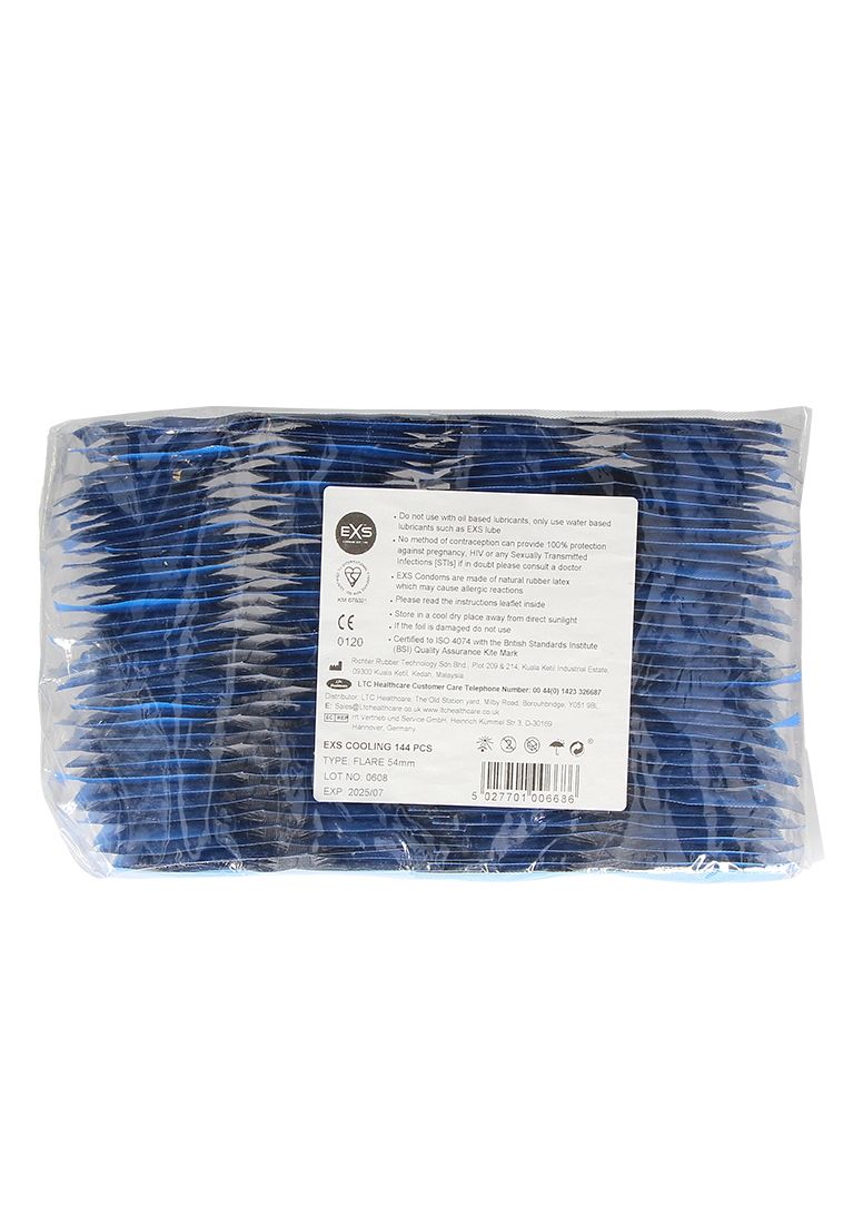 Confezione grande di preservativi EXS Cooling. Confezione trasparente con preservativi blu e informazioni sull'etichetta.