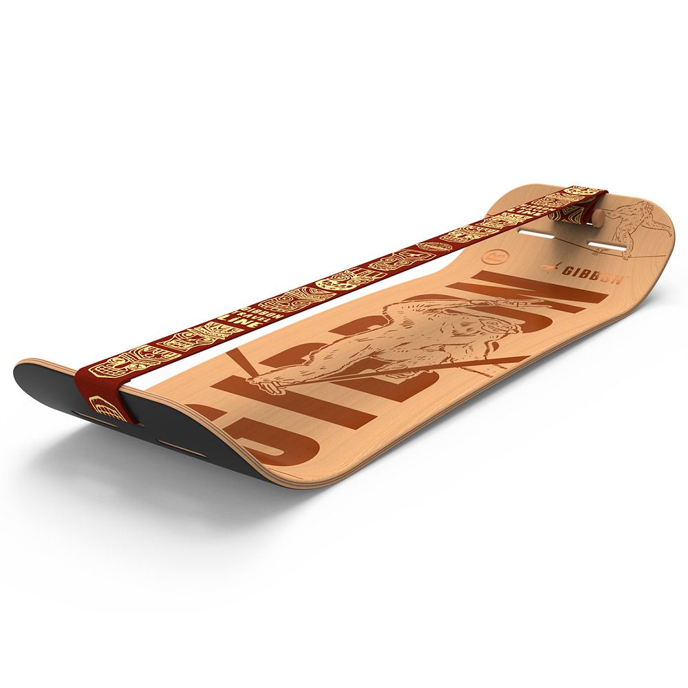 GIBOARD con nastro e grafica su legno chiaro. Forma curva con superficie antiscivolo.