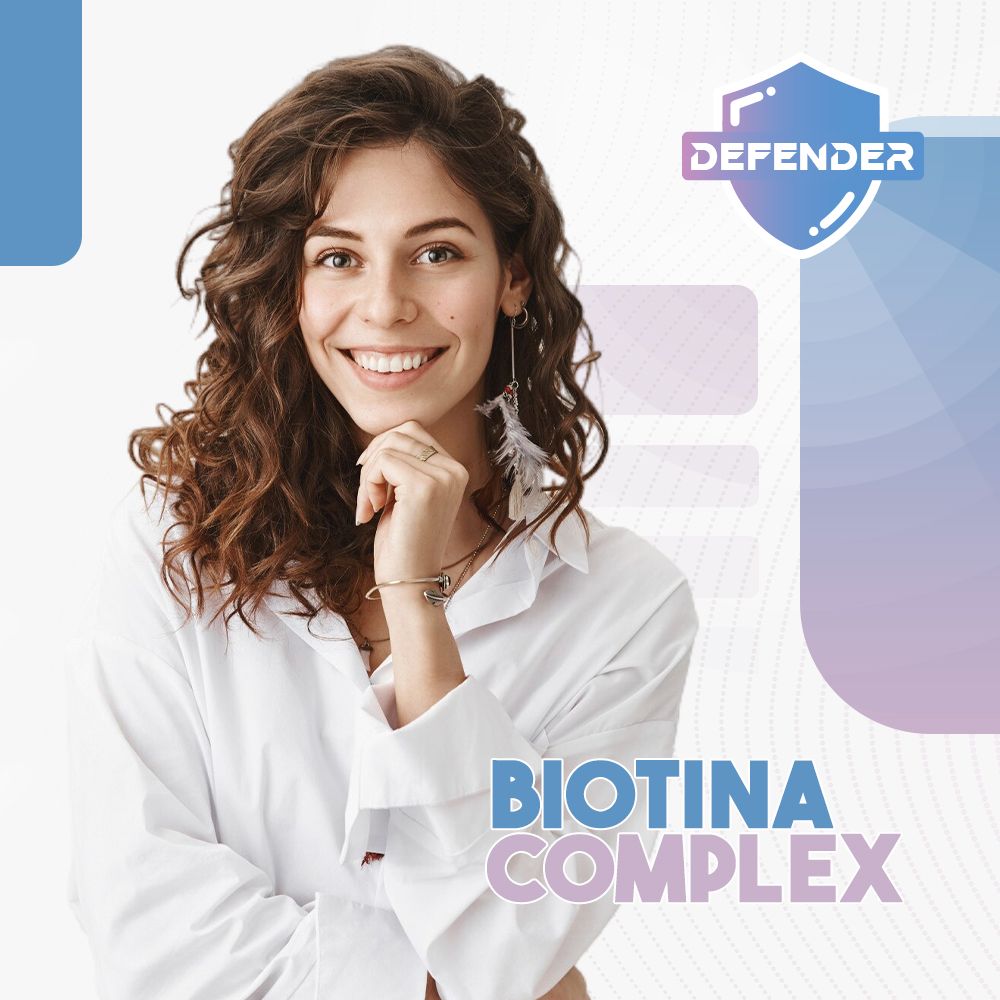 Donna sorridente con capelli ricci. Sfondo con testo: Biotina Complex.