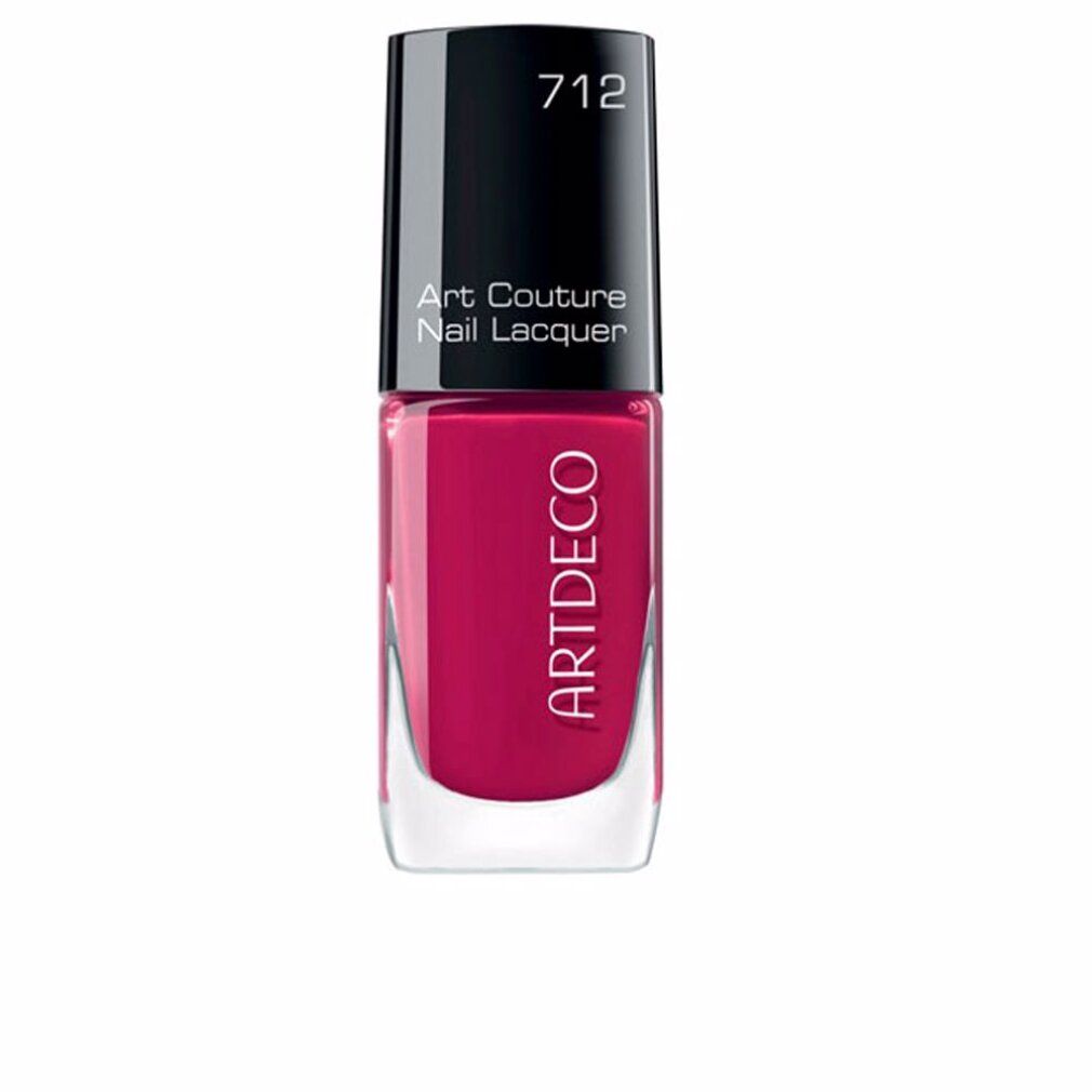 Flacone di smalto con tappo nero. Sulla bottiglia c'è scritto Artdeco e Art Couture Nail Lacquer. Il colore è rosa.