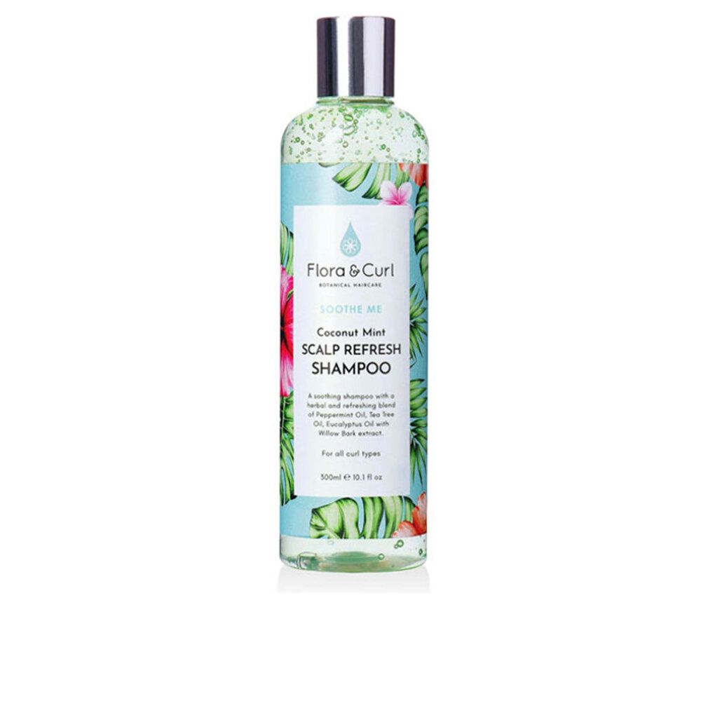 Flacone di shampoo. Scritta: Flora & Curl, Soothe Me, Coconut Mint Scalp Refresh Shampoo. Motivi floreali.
