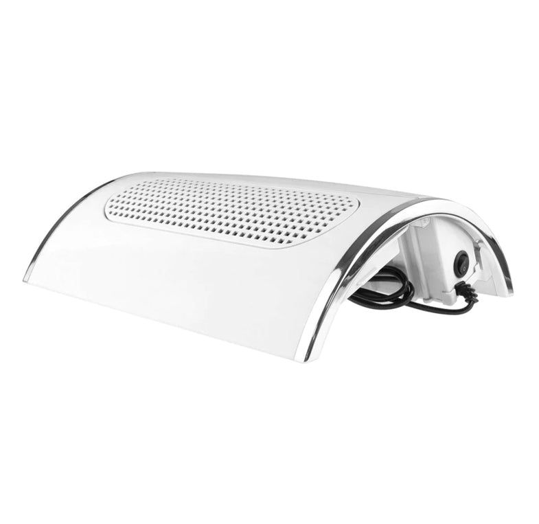 Dispositivo bianco arcuato con dettagli argentati e superficie perforata. Vista laterale con cavo.