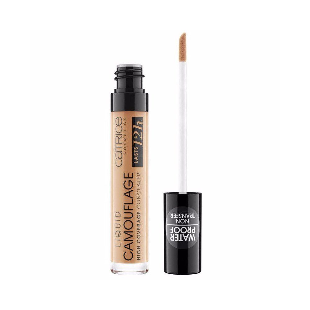 Tubo di correttore con applicatore. Scritta: CATRICE, LIQUID CAMOUFLAGE, HIGH COVERAGE CONCEALED. Testo: LASTS 72H, WATER PROOF, NON TRANSFER.