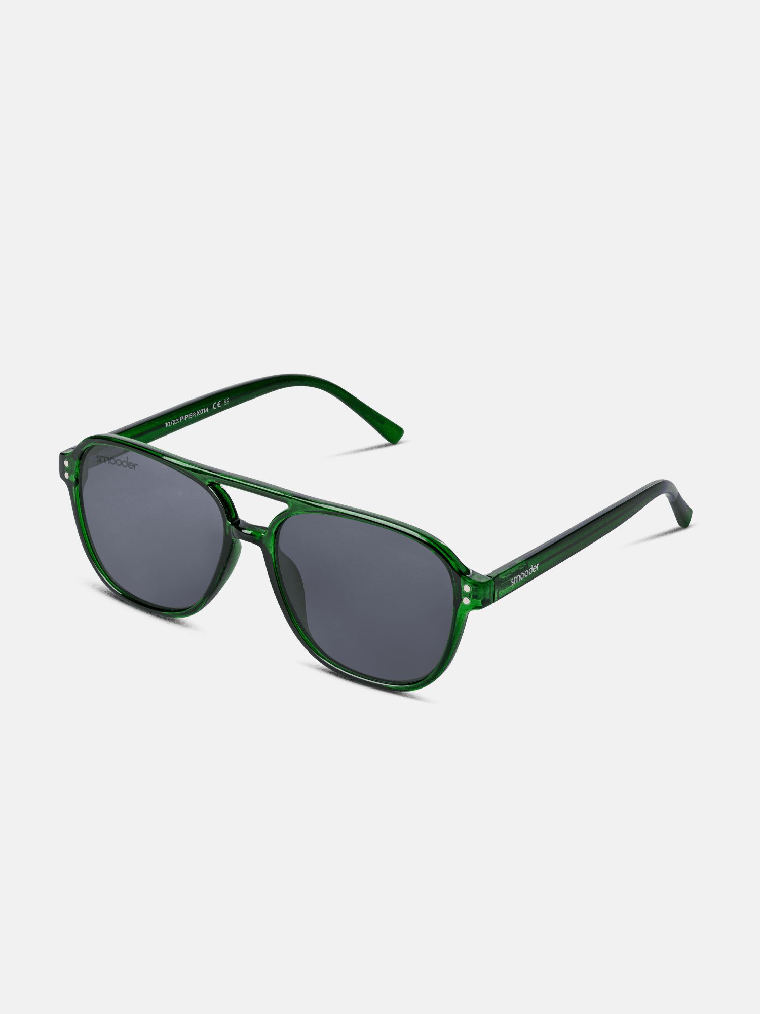 Occhiali da sole Smooder unisex Piper Superior Green. Montatura verde, lenti scure, nome del marchio laterale.