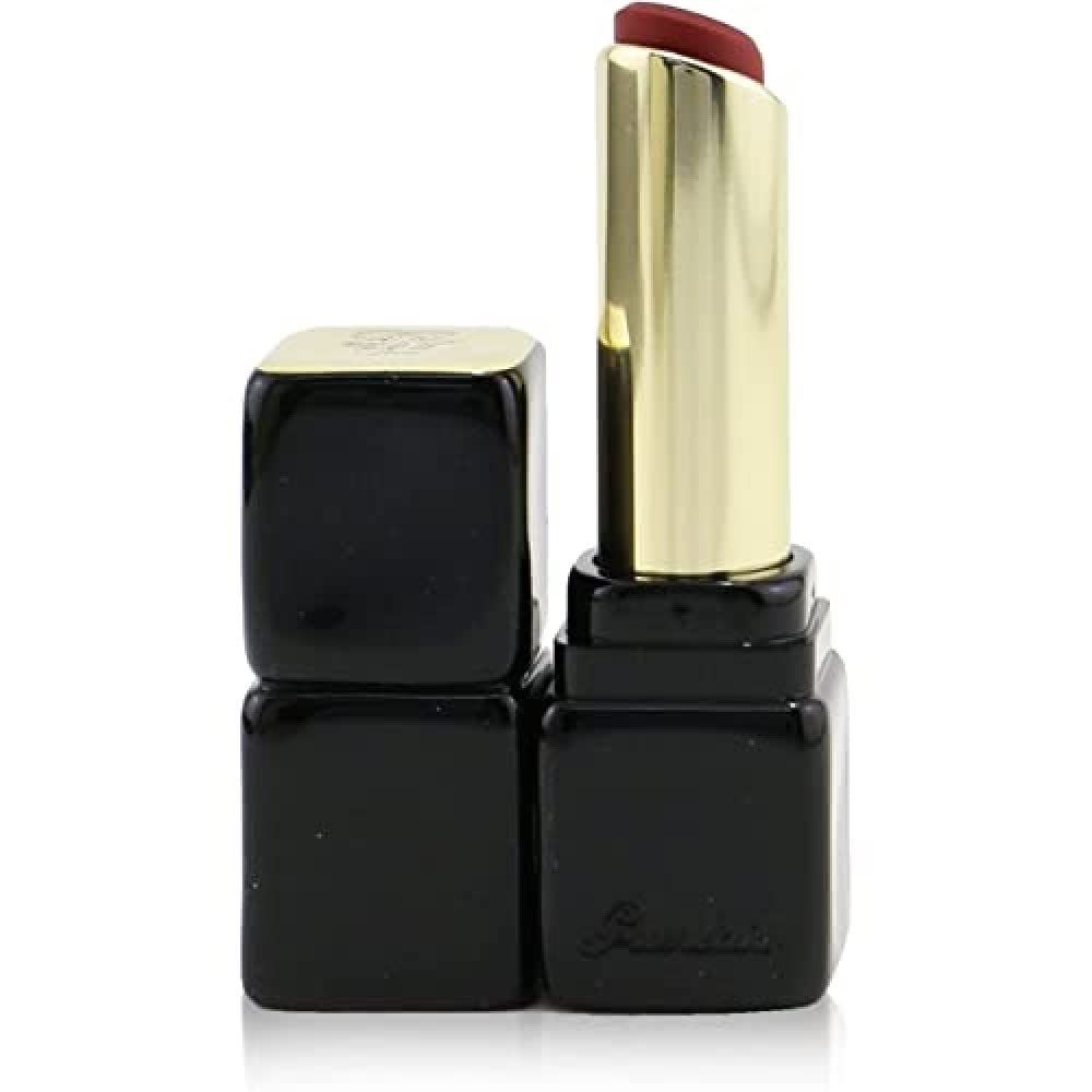 Rossetto rosso con astuccio nero quadrato e involucro dorato. Logo Guerlain sul fondo.