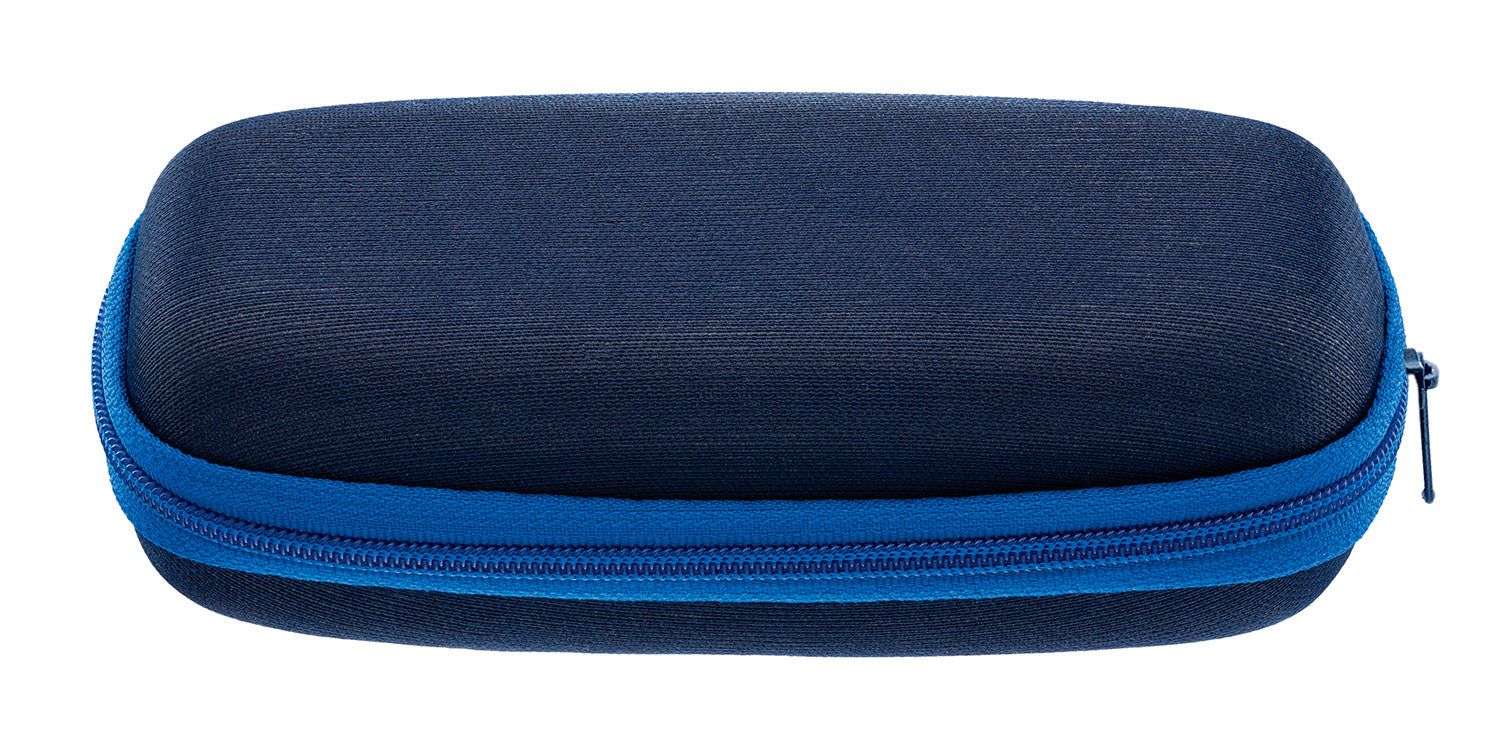 Custodia blu scuro per occhiali con cerniera blu. Su sfondo bianco.