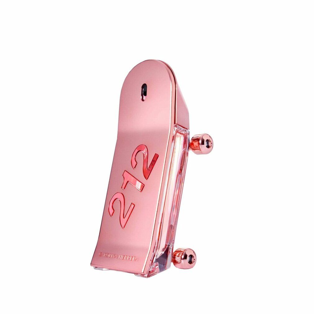 Flacone rosa a forma di skateboard. Scritta "212". Due ruote laterali. Contenitore trasparente.
