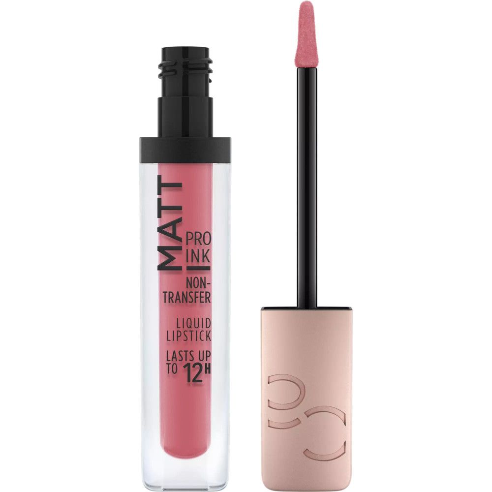 Rossetto liquido con applicatore aperto. Confezione trasparente, tappo rosa. Scritta: Matt Pro Ink Non-Transfer Liquid Lipstick. Dura fino a 12 ore.