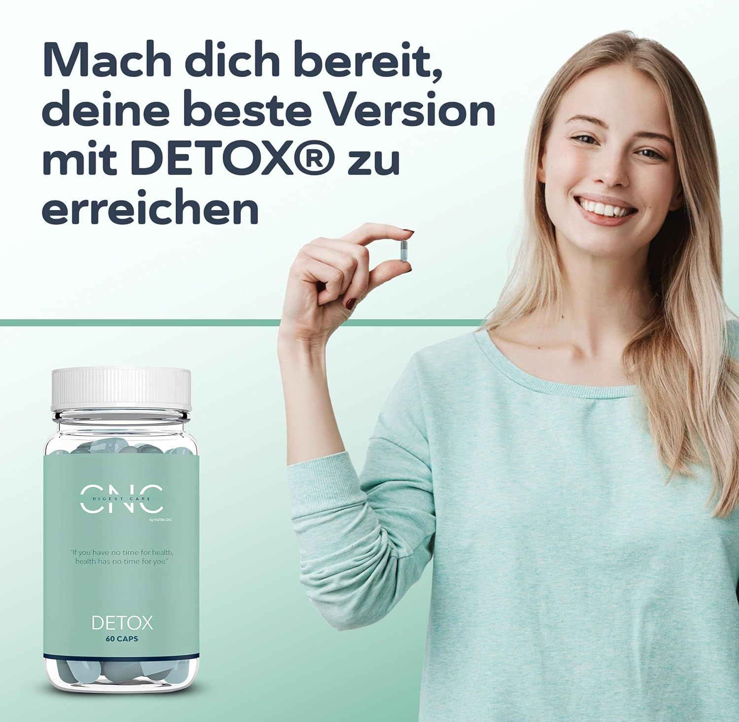 Donna che tiene una capsula CNC DETOX. Bottiglia accanto. Testo: Preparati a raggiungere la tua versione migliore.