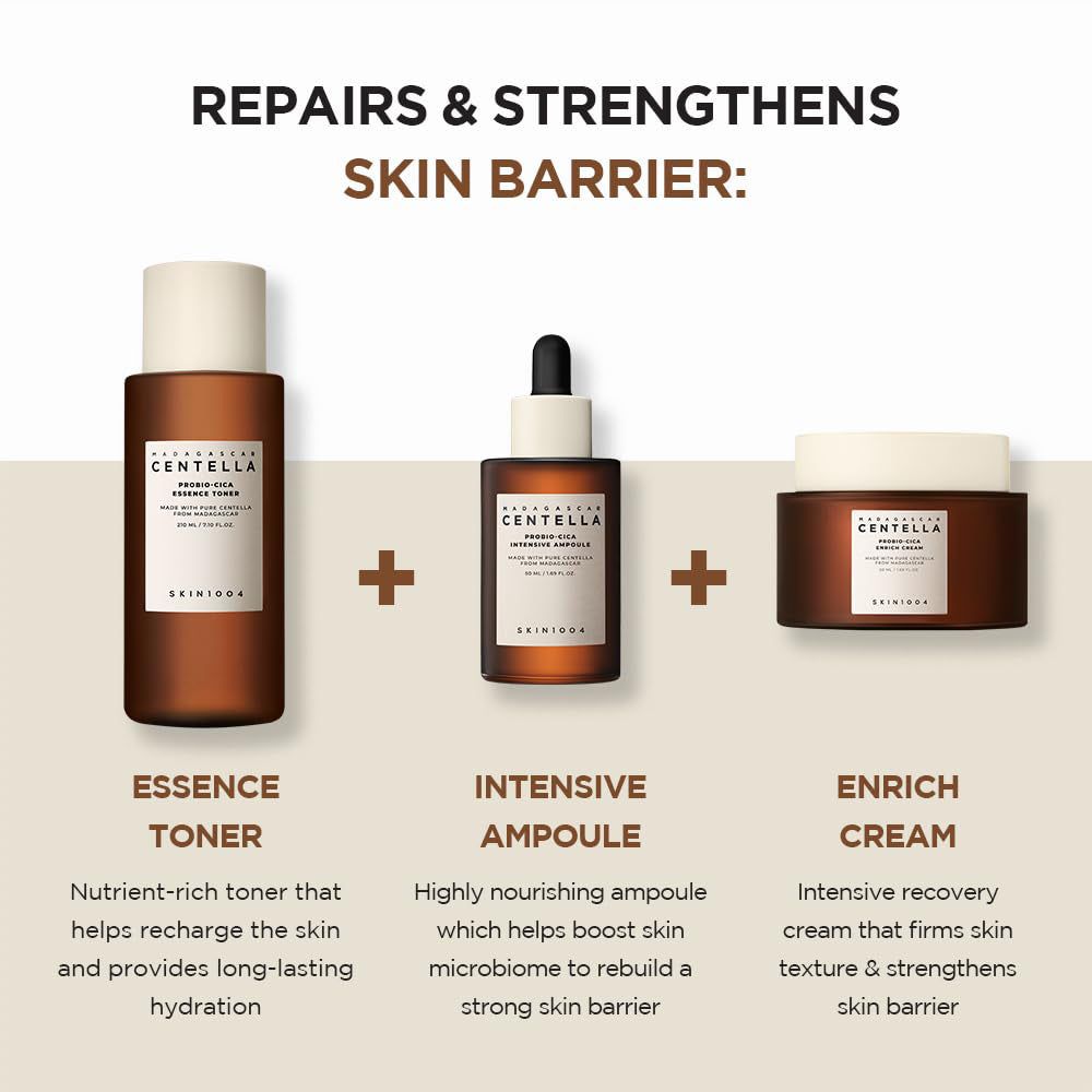 Tre prodotti: tonico, fiala, crema. Testo: ESSENCE TONER, INTENSIVE AMPOULE, ENRICH CREAM. La barriera cutanea è riparata e rafforzata.