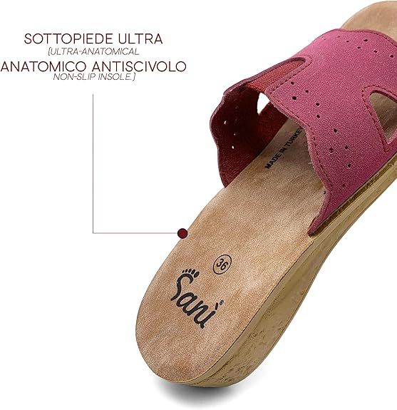 Dettaglio di un sandalo Sanì rosso. Soletta beige con marchio Sanì. Testo: 'SOTTOPEDE ULTRA'.
