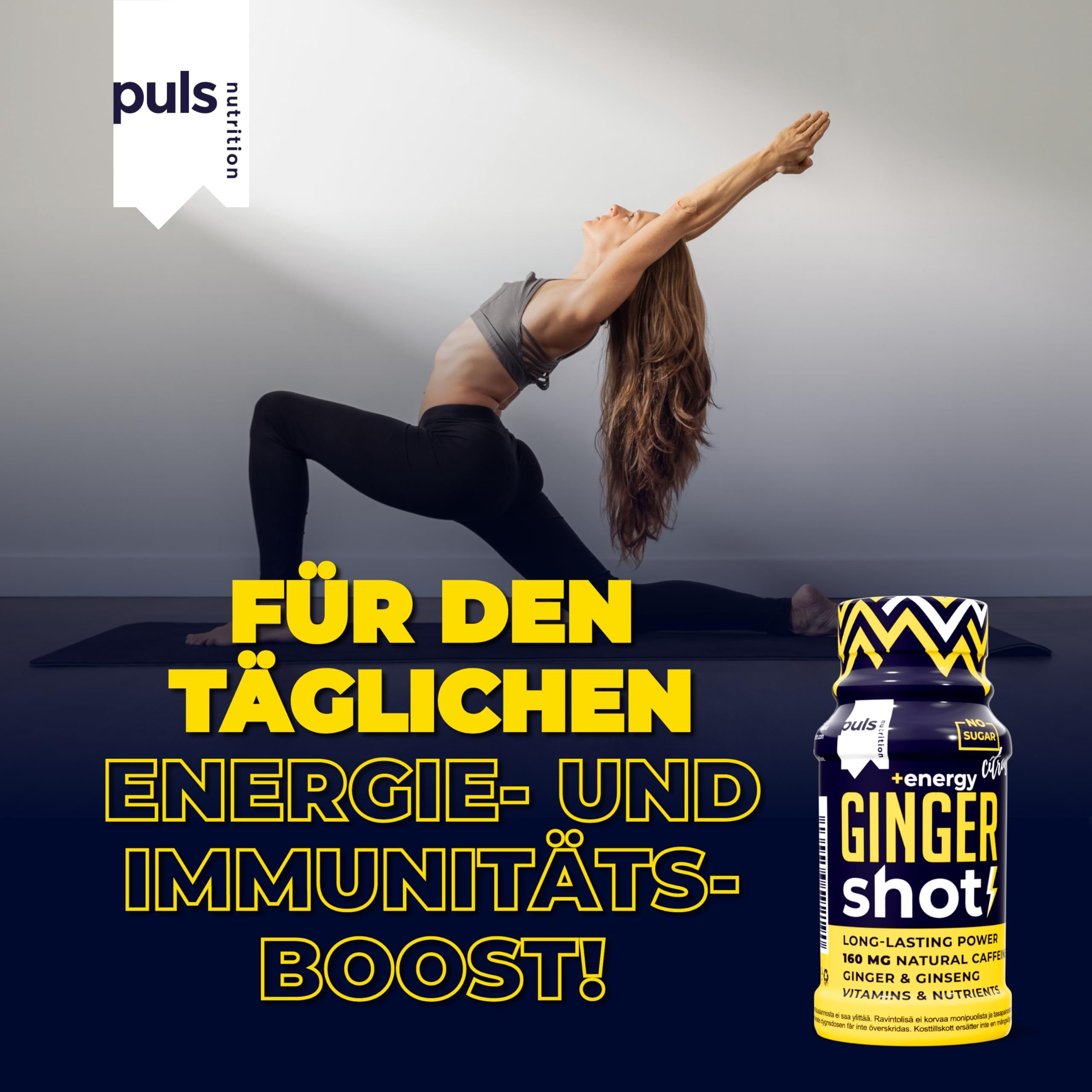 Donna in posizione yoga accanto a uno shot energetico allo zenzero.
