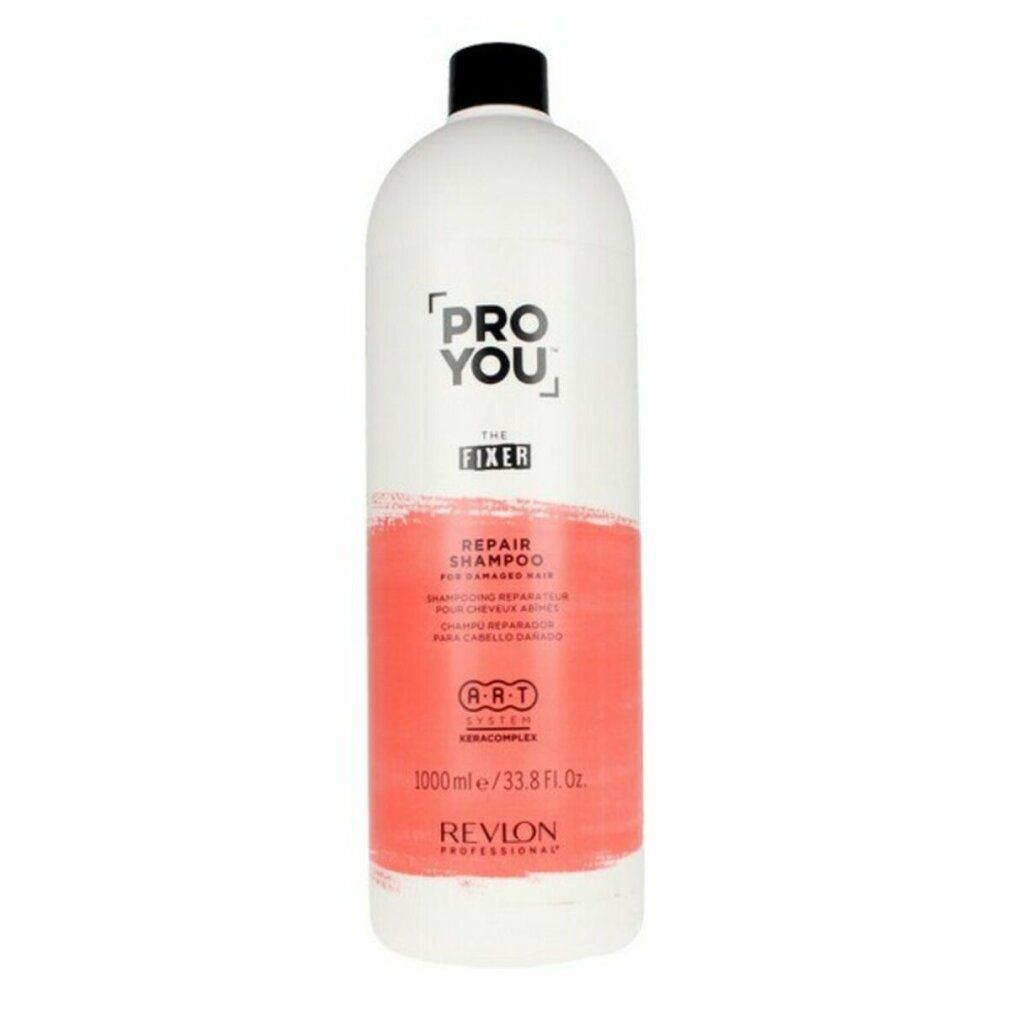 Flacone di shampoo bianco con tappo nero. Scritta: PRO YOU, THE FIXER, REPAIR SHAMPOO. Area rossa con testo. Marchio: Revlon Professional.