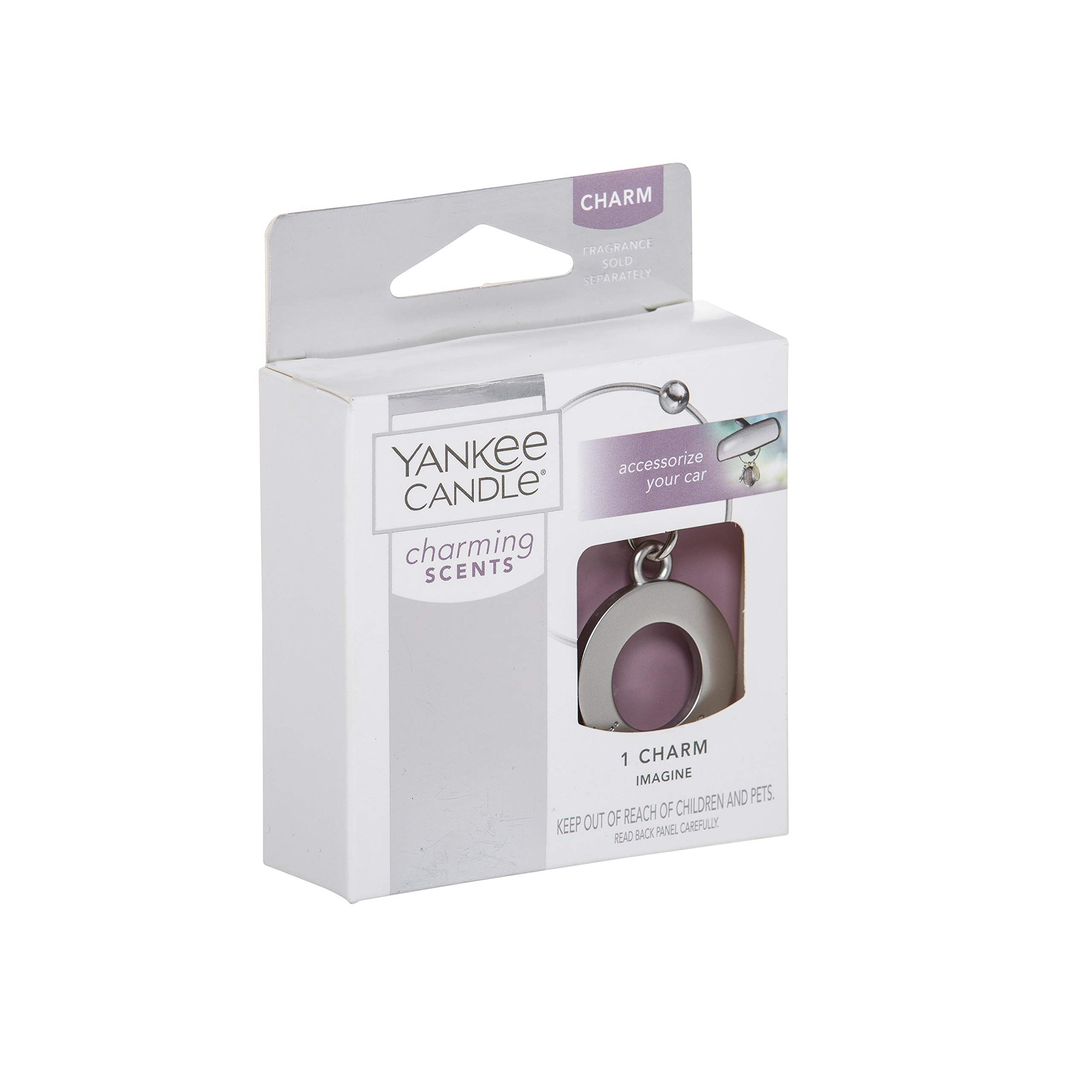 Confezione con ciondolo. Ciondolo argento con foro, testo: CHARM, Yankee Candle Charming Scents.