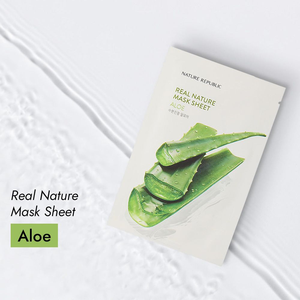Maschera in tessuto all'aloe vera. Confezione con nome del prodotto e foglie di aloe vera. Marchio: NATURE REPUBLIC. Testo: Real Nature Mask Sheet Aloe.