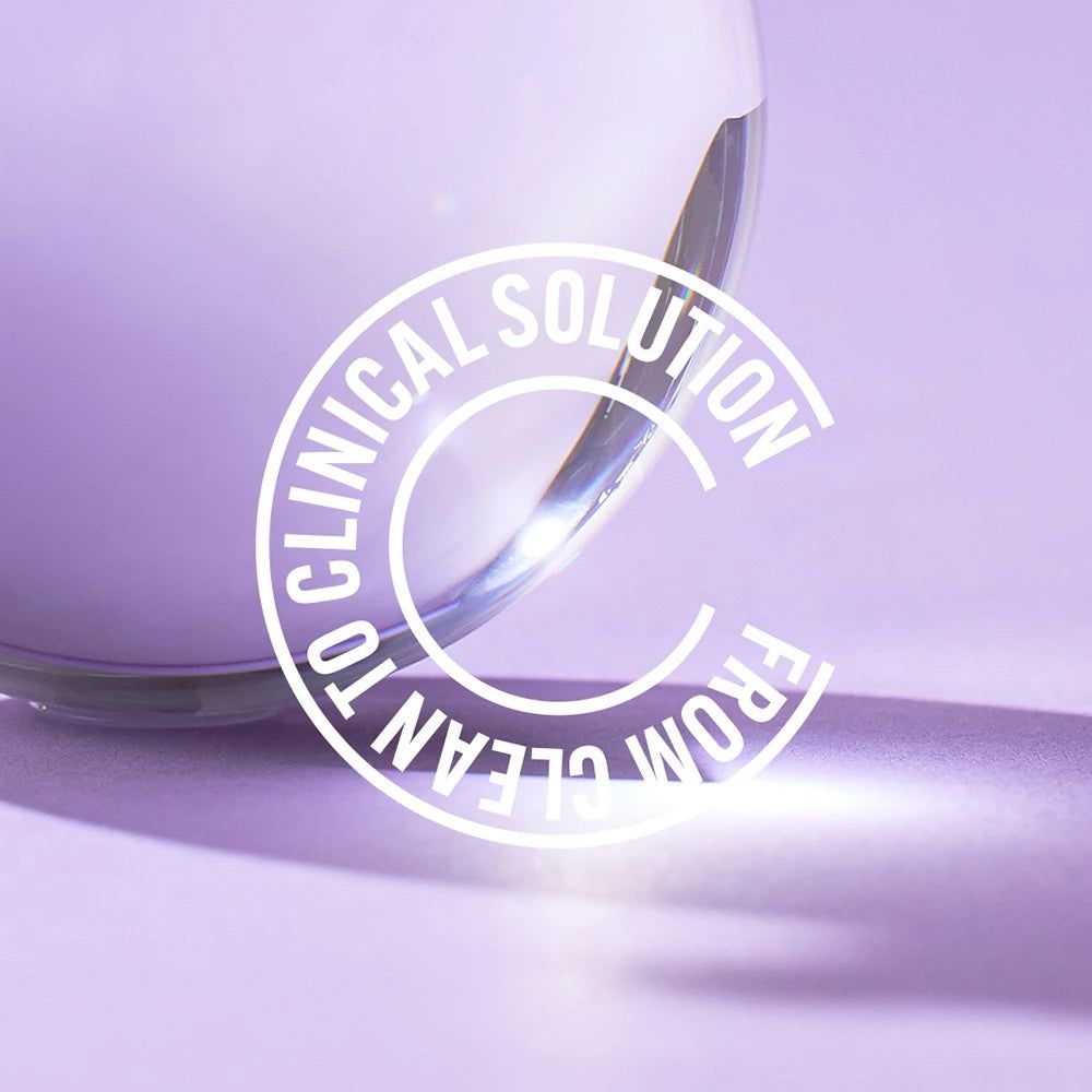 Primo piano di parte di un prodotto. Scritta: FROM CLEAN TO CLINICAL SOLUTION.