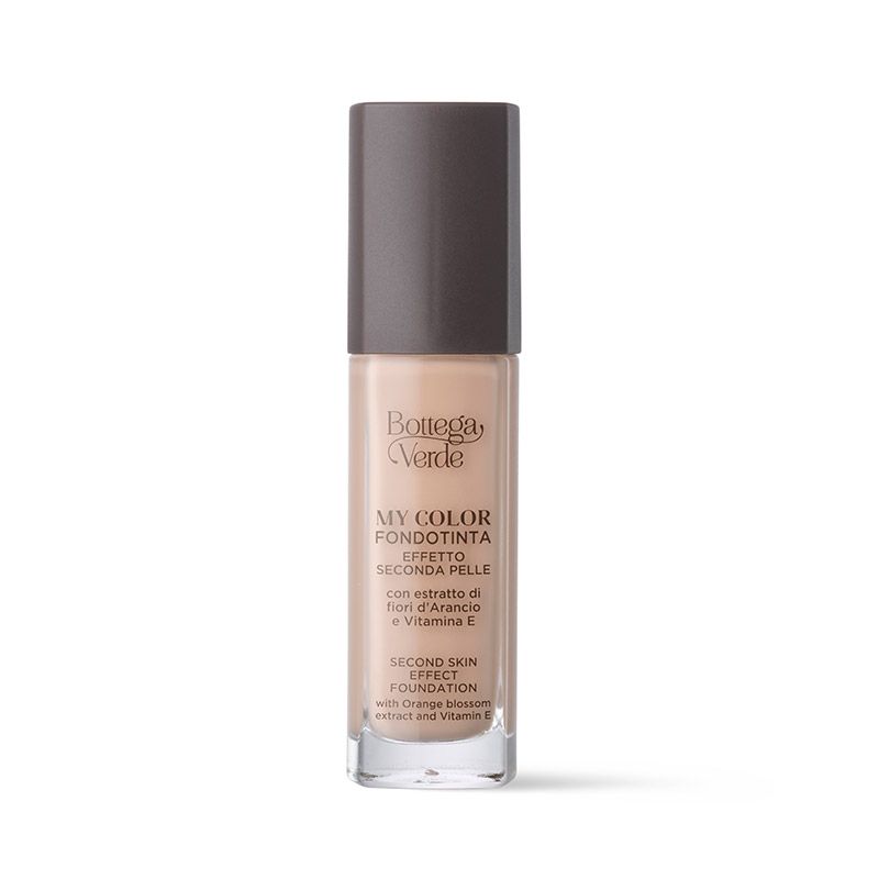 Flacone di fondotinta beige con tappo marrone. Scritta: Bottega Verde, My Color Fondotinta, Second Skin Effect.