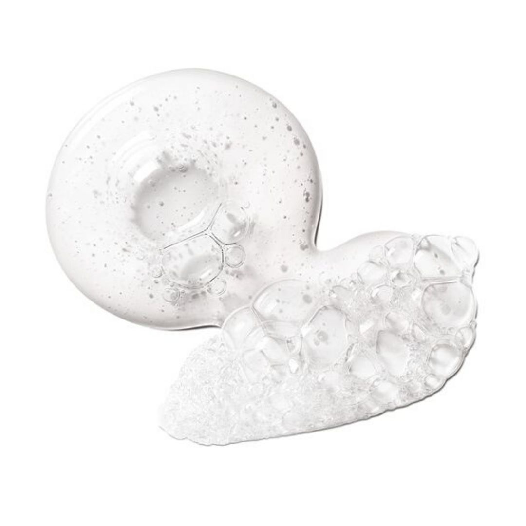 Texture gel trasparente e schiumosa. Formazione di bolle. Nome del prodotto non incluso.