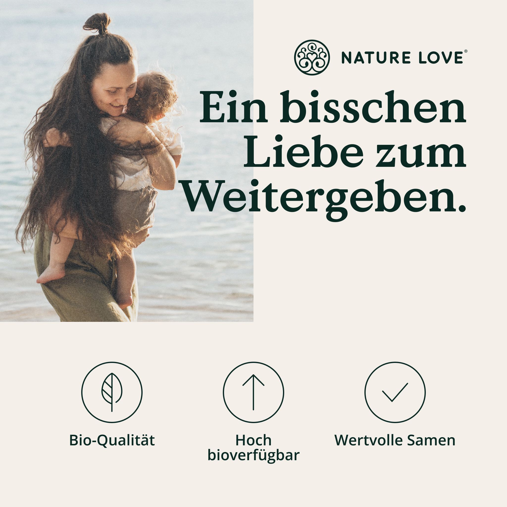 Donna con prodotti Nature Love: Vitamina C, Complesso Vitaminico B, Fieno Greco Bio.