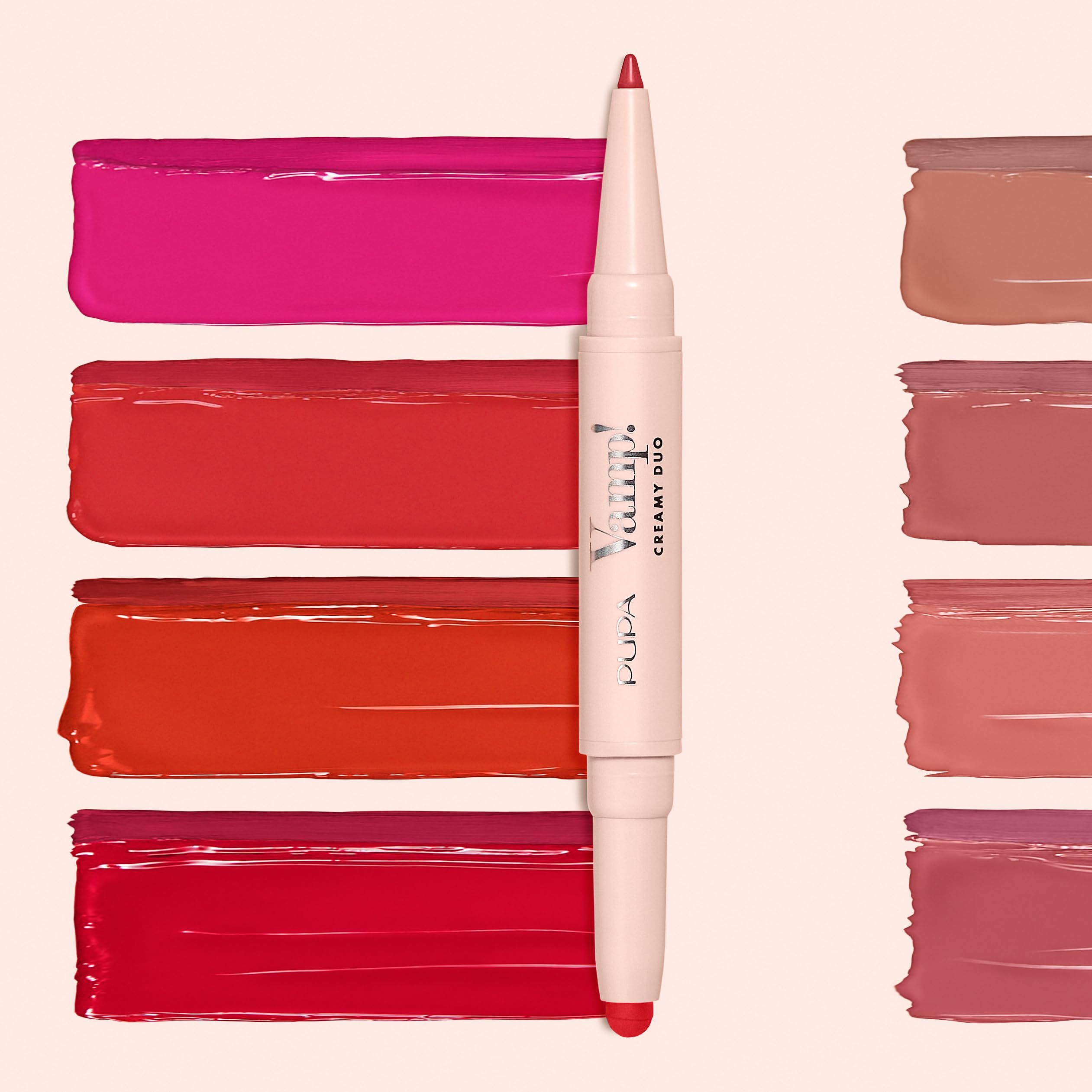 Rossetto PUPA VAMP CREAMY DUO con campioni di colore. Colori: rosso, arancione, rosa. Stick rosa con testo.